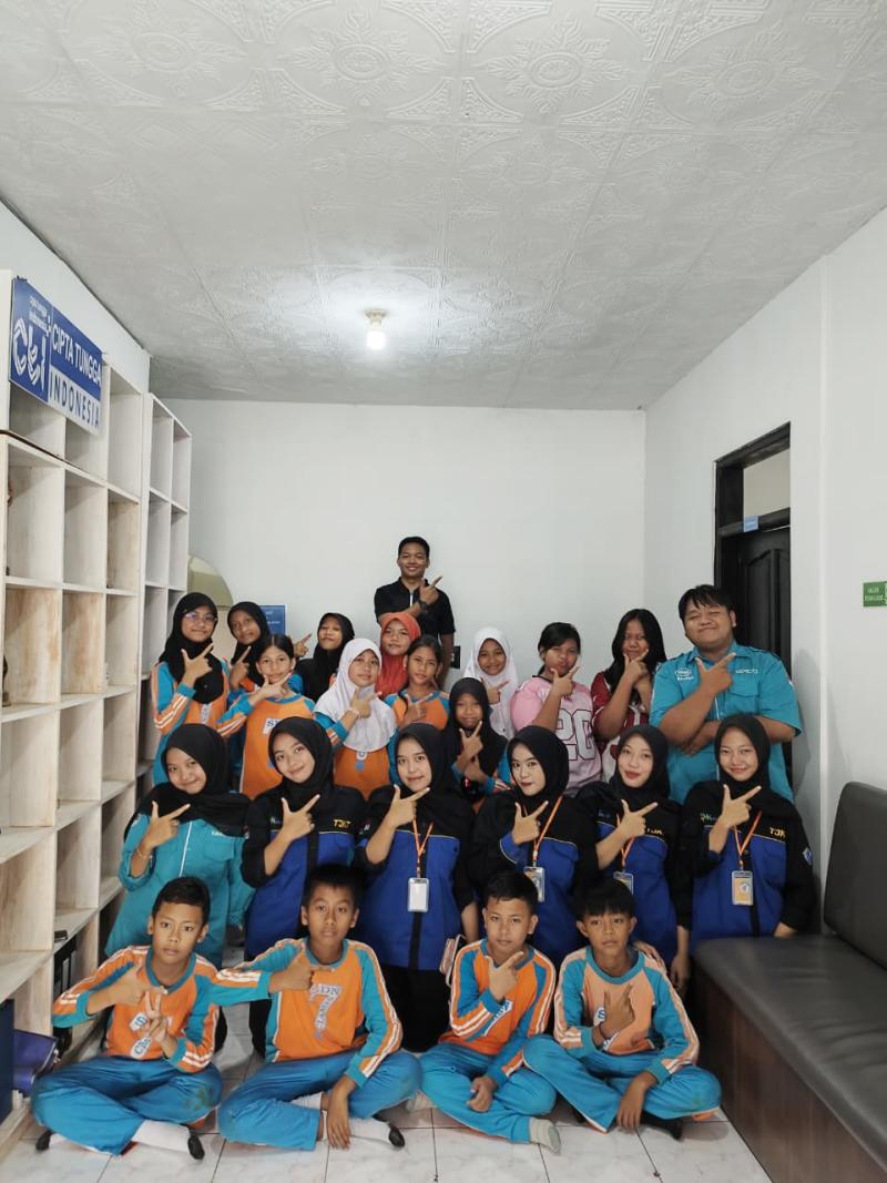 Membuka Jendela Digital Siswa Sekolah Dasar